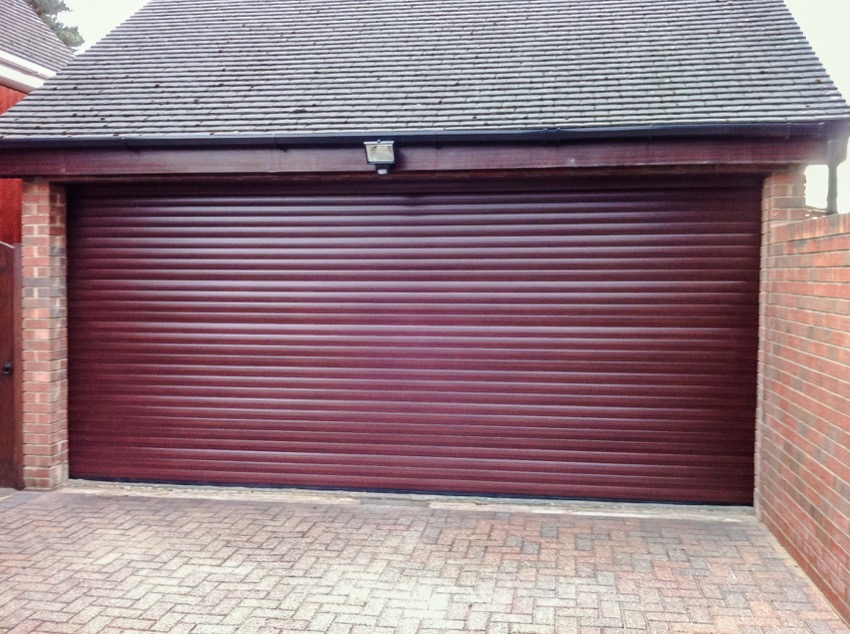 Roller garage door